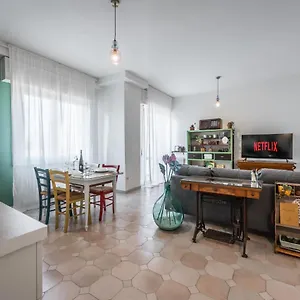 https://dalla-bruna-above-the-roofs-of-the-centre.emilia-romagnahotels.net